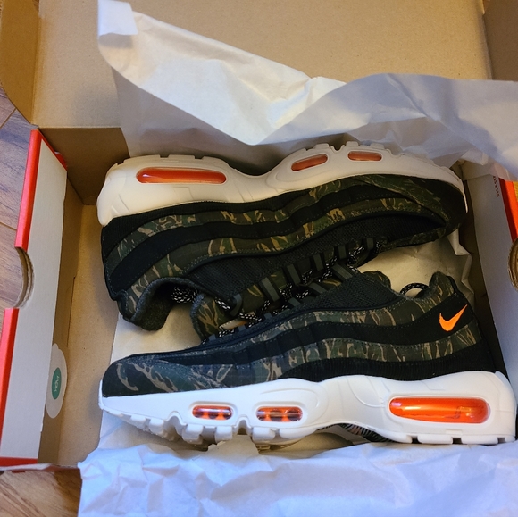NIKE AIR MAX 95 CARHARTT WIP Sneaker - Picture 2 of 3